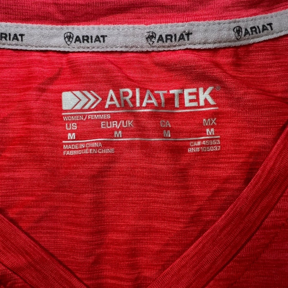 Ariat Tank Top Medium Red AriatTEK V-Neck Performance Activewear Sleeveless - Picture 4 of 9